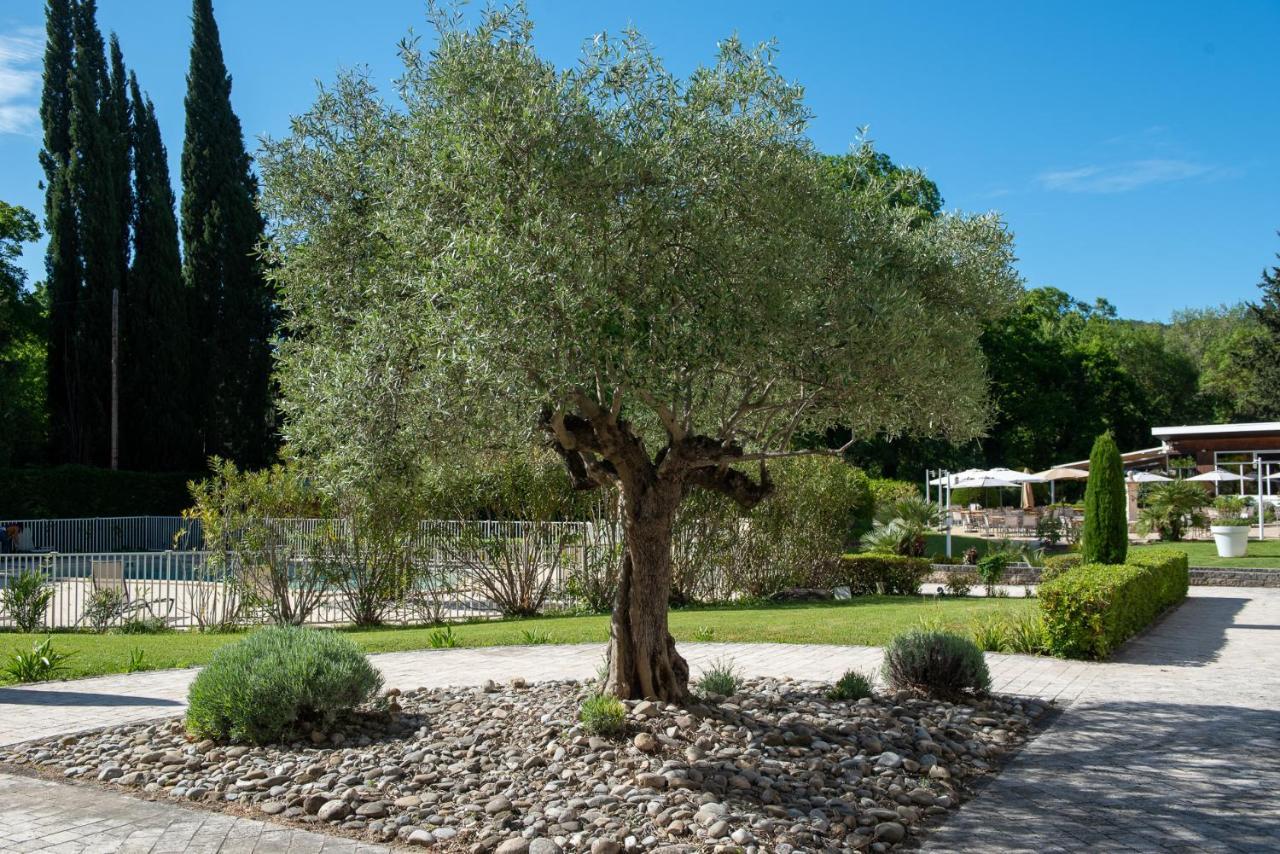 Novotel Aix-En-Provence Pont De L'Arc Esterno foto