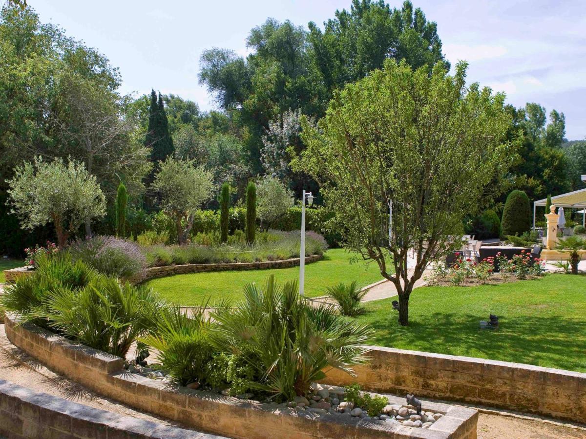 Novotel Aix-En-Provence Pont De L'Arc Esterno foto