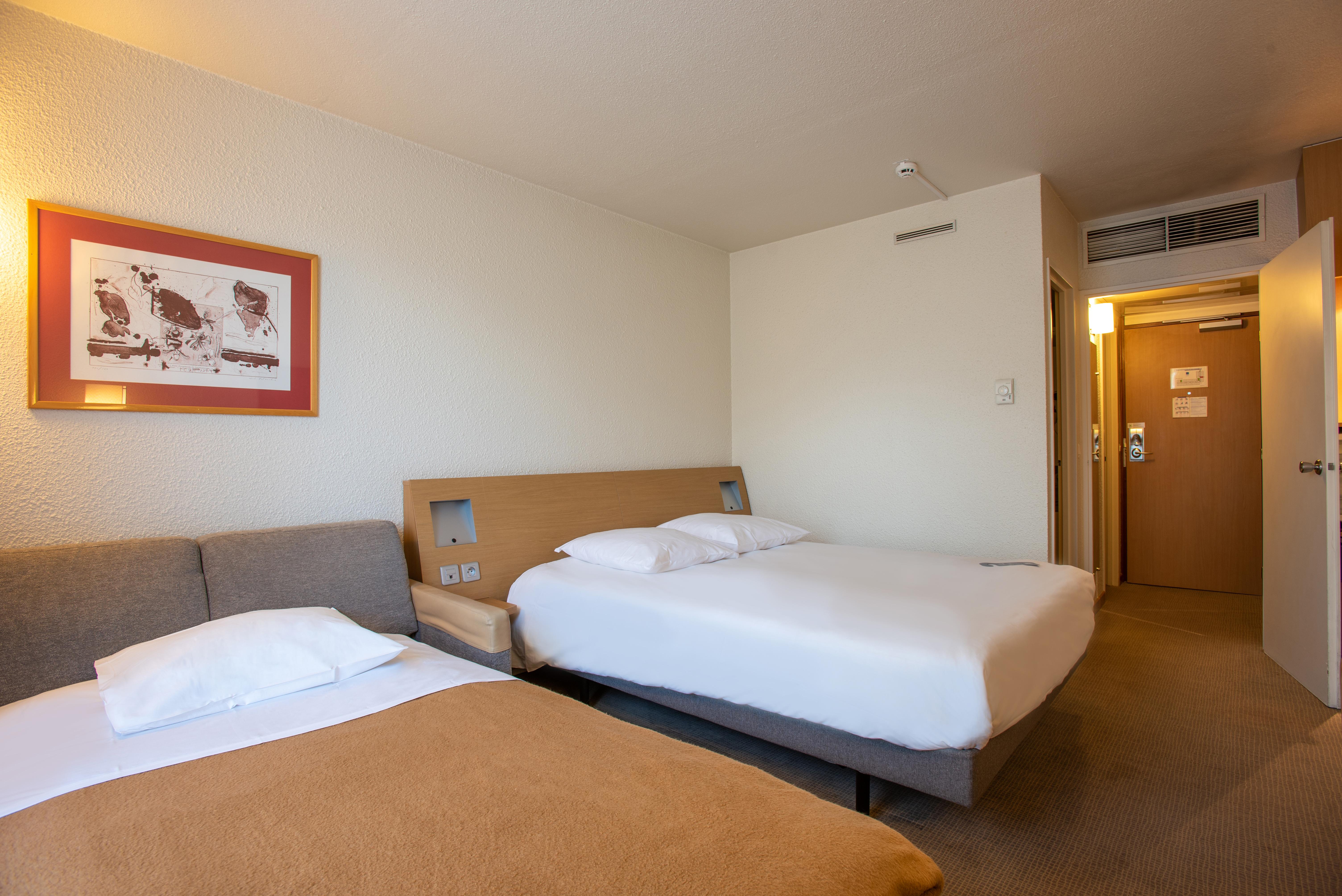 Novotel Aix-En-Provence Pont De L'Arc Esterno foto